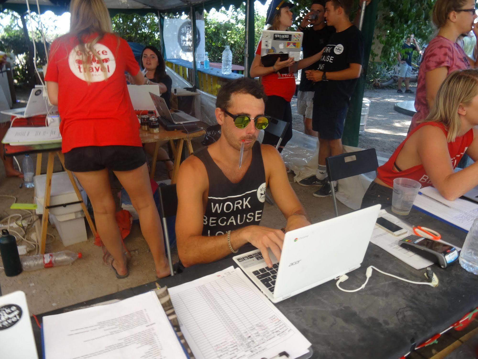 Zarautz Beachside Surf Camp Екстериор снимка